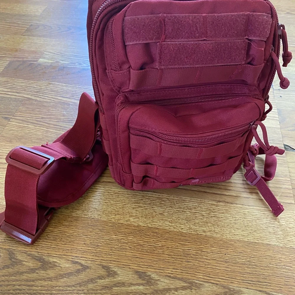 New Highlands Men's Eagle Tactical Sling Pack Color Burgundy - Picture 1 of 9